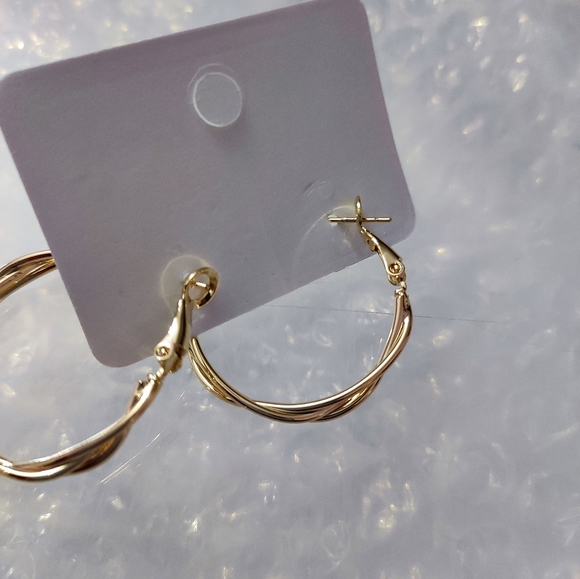 Golden Hoops - Picture 3 of 4